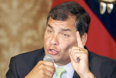 Correa diz que imprensa deveria focar na espionagem norte-americana, não em Snowden