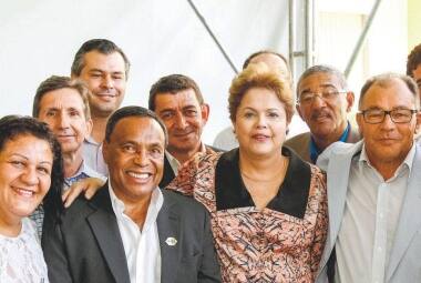 Na Bahia, Dilma anunciou investimentos em mobilidade e entregou casas em Vitória da Conquista