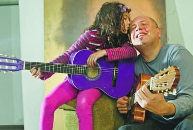 
O cantor Aggeo Simões tem a guarda compartilhada da filha de 9 anos