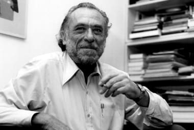 Sombra. Sempre citado em tempos de redes sociais e blogs, a escrita de Charles Bukowski mantém personalidade difícil de ser recriada