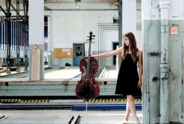 Versatilidade. Depois de começar com o piano, a artista se especializou no violoncelo e atualmente aventura-se como cantora 