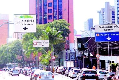 Turistas que decidirem se aventurar dirigindo pelas ruas da capital devem ficar atentos