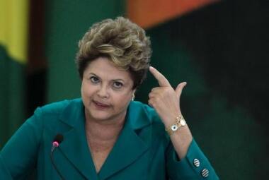 Dilma critica divulgação de depoimento de Costa durante campanha
