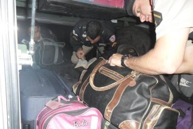 Suspeito afirmou que estava sem mala, mas bagagem foi localizada e estava recheada de maconha