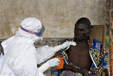 Médicos da China vão ajudar no combate ao ebola