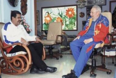 Nicolas Maduro e Fidel Castro são fotografados durante visita do presidente da Venezuela