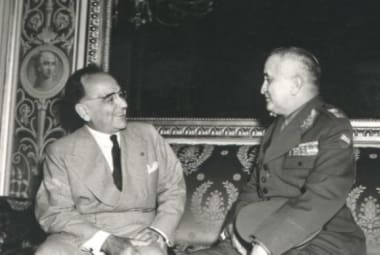 Getúlio Vargas conversa com seu ministro da Guerra durante o Estado Novo, general Eurico Gaspar Dutra