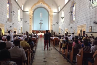 Cerca de 750 devotos compareceram a missa na manhã de sábado (18) 