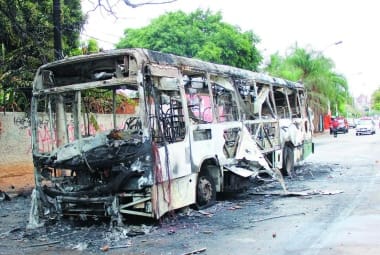 Desdobramento. 
Após a morte de Alexandro de Souza, três ônibus foram incendiados; novos protestos devem ser feitos, mas pacíficos