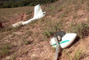 Monomotor cai e deixa dois feridos em São João del-Rei 