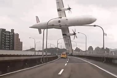 Avião da TransAsia cai e deixa 11 mortos na região de Taipé; 58 pessoas estavam abordo da aeronave
