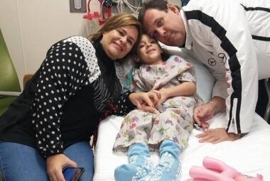 Júlia Marqueti começa a dar primeiros passos após cirurgia nos EUA