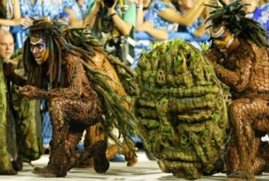 Com tema polêmico sobre Guiné Equatorial, Beija-Flor é a campeã do Carnaval 2015