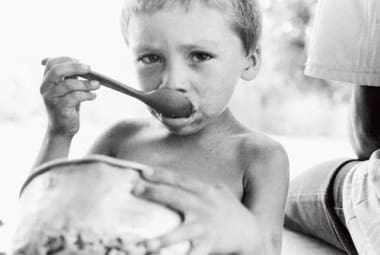 Dez anos atrás, em 2004, a fatia de lares com pessoas na condição de "insegurança alimentar grave" era de 6,9%