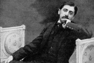 Proust foi um escritor francês, mais conhecido pela sua obra "Em Busca do Tempo Perdido" (1913)