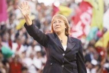 A presidente do Chile, Michelle Bachelet, assinou nesta segunda-feira (29) um projeto de lei para reforma laboral 