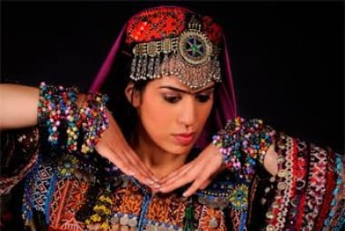 Rana Gorgani, responsável pela divulgação e a preservação do folclore e das danças persas