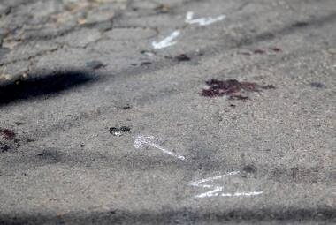 Marcas do homicídios permaneceram no chão do local