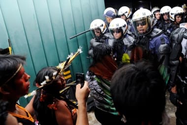  Policiais que estavam no local desde o início da manhã, alertados sobre o possível protesto, conseguiram impedir a invasão usando gás de pimenta