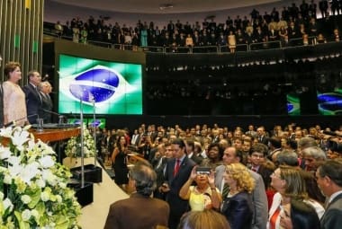 Dilma discurso no Congresso ao lado de seu vice-presidente, Michel Temer