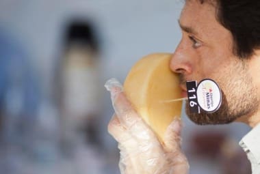 CIDADES - O TEMPO - BELO HORIZONTENono concurso de queijo minas no Parque de Exposicao da Gameleira FOTO : PEDRO GONTIJO / O TEMPO 23.06.2016