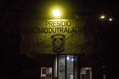 Detentos fazem rebelião no presídio Dutra Ladeira